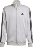 Adidas vuelve a acertar con esta chaqueta 3 Stripes: práctica, versátil y a precio de oportunidad